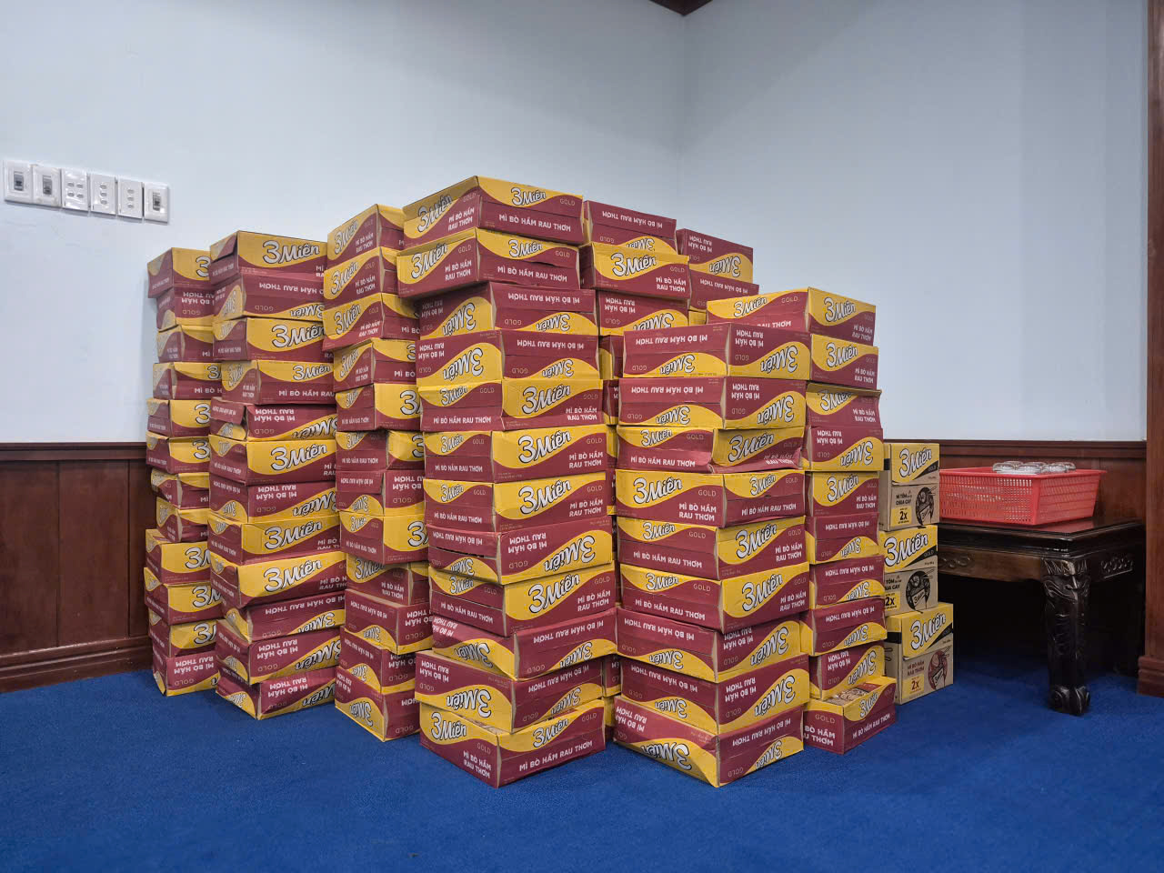 Những ‘người giữ lửa’ trong mùa lũ - 4