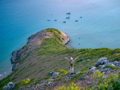 - Để đảo xa... không còn xa