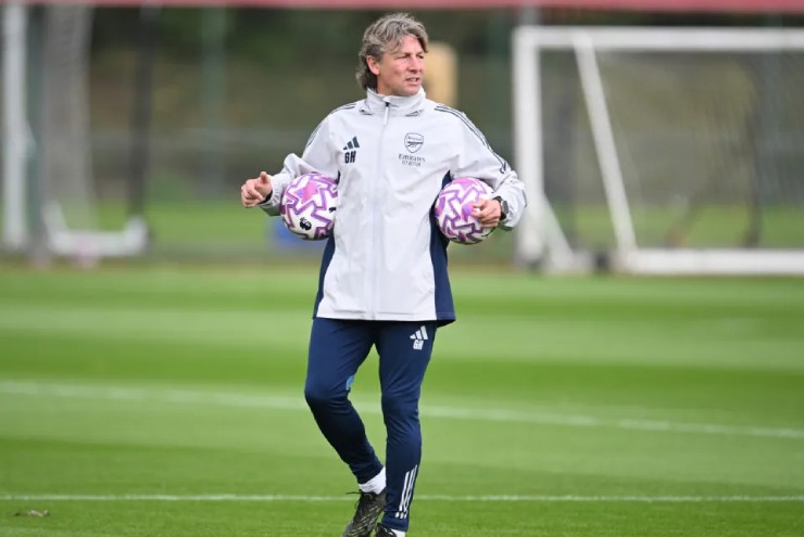 Cựu sao MU giúp Arsenal xây "tường đồng vách sắt" là ai? - 1