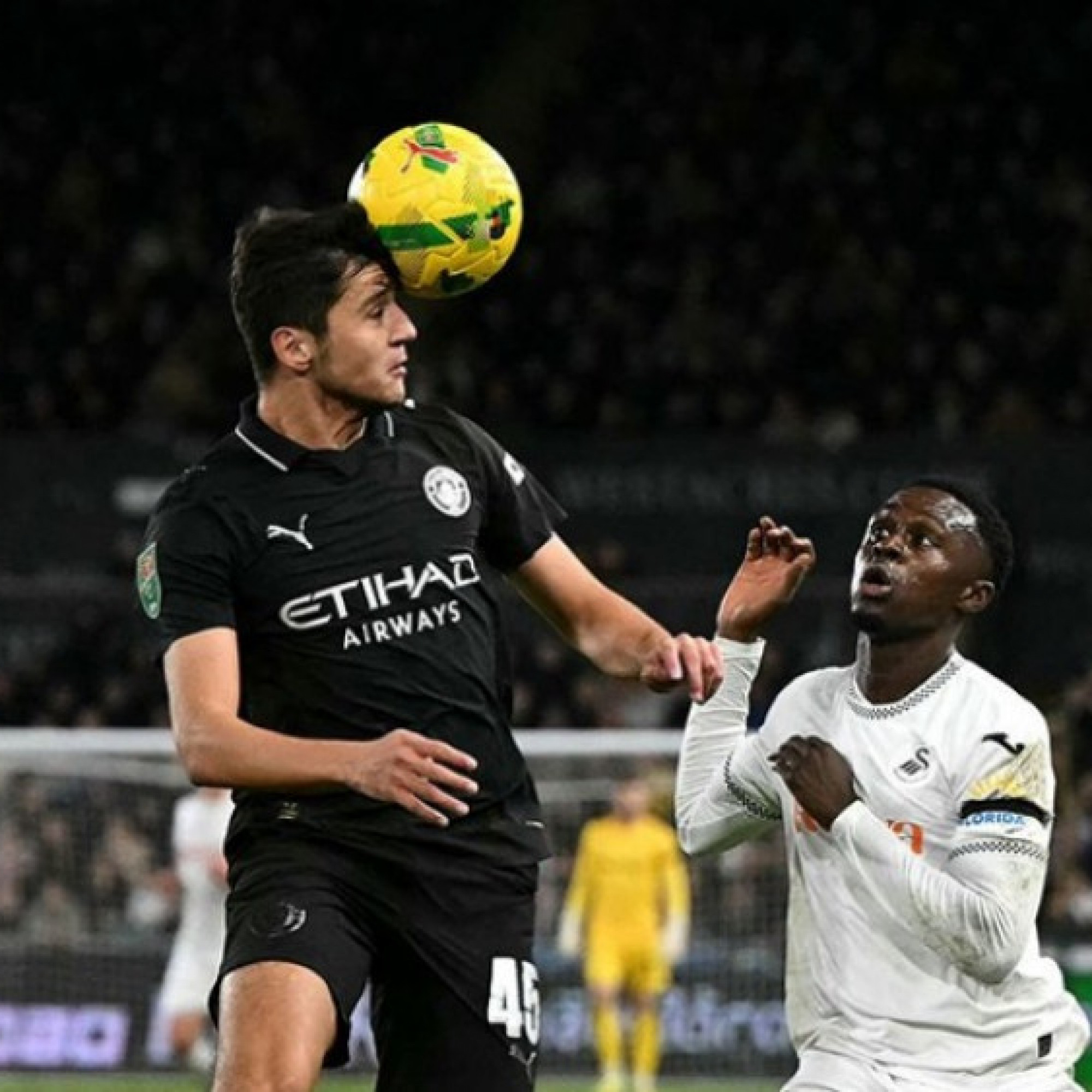 - Video bóng đá Swansea City - Man City: Kịch bản khó lường (League Cup)