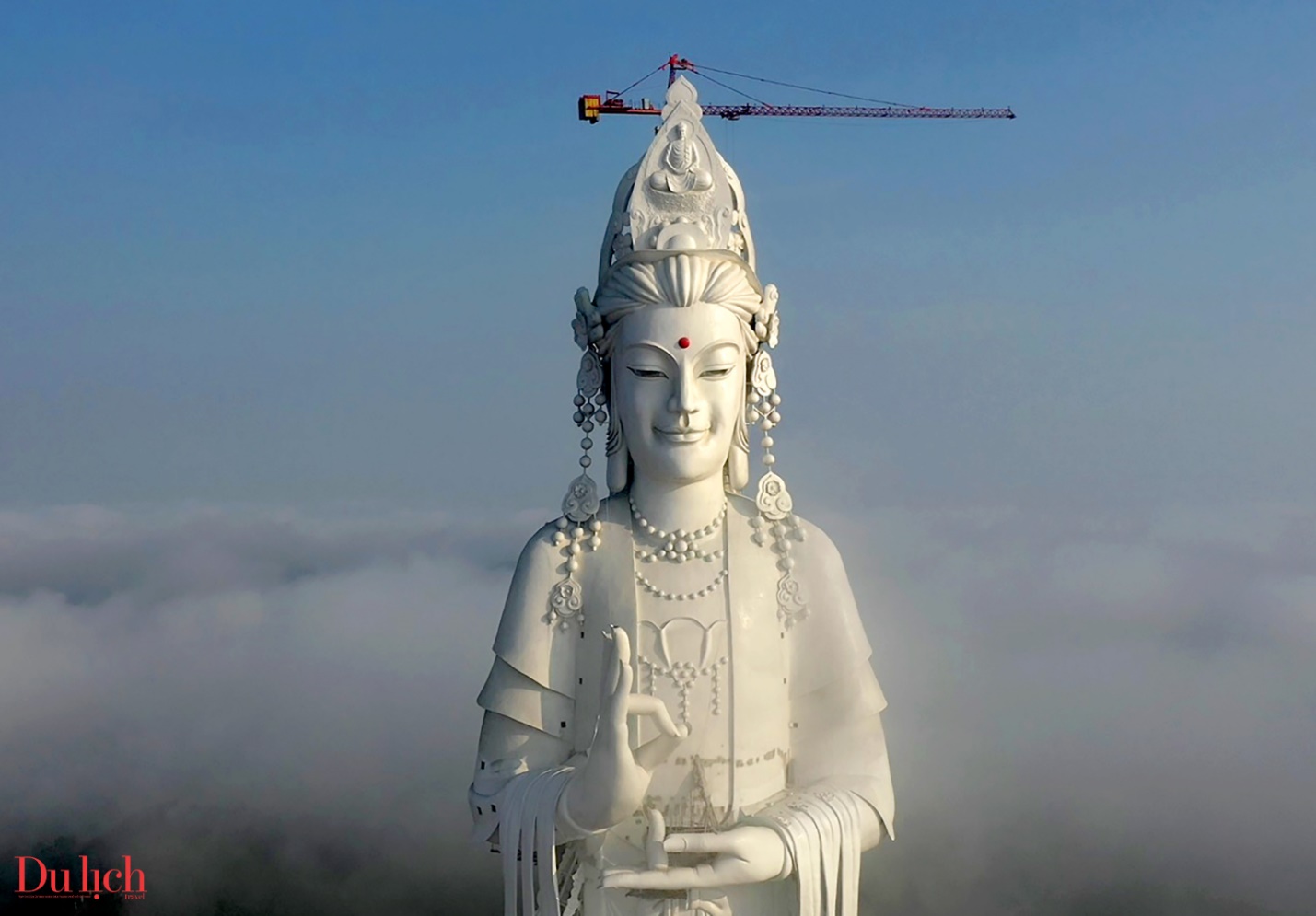 khoanh khac tuong phat cao nhat viet nam ben dong song mua lu - 5