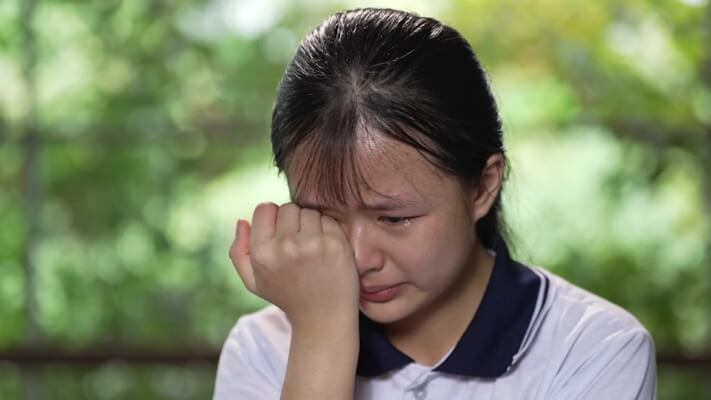 Phương Trinh Jolie bật khóc khi thấy hình ảnh tuổi thơ mình trong cô bé mồ côi ở “Mái ấm gia đình Việt” - 6