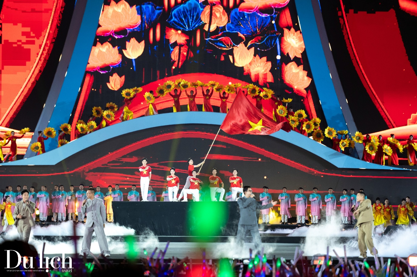 30.000 khan gia bung no cung dai tiec am nhac ha long concert 2025 - 2