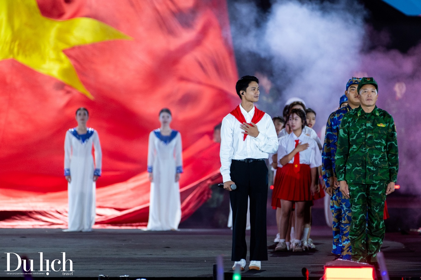 30.000 khan gia bung no cung dai tiec am nhac ha long concert 2025 - 5