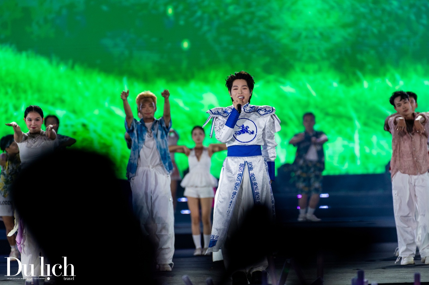 30.000 khan gia bung no cung dai tiec am nhac ha long concert 2025 - 6