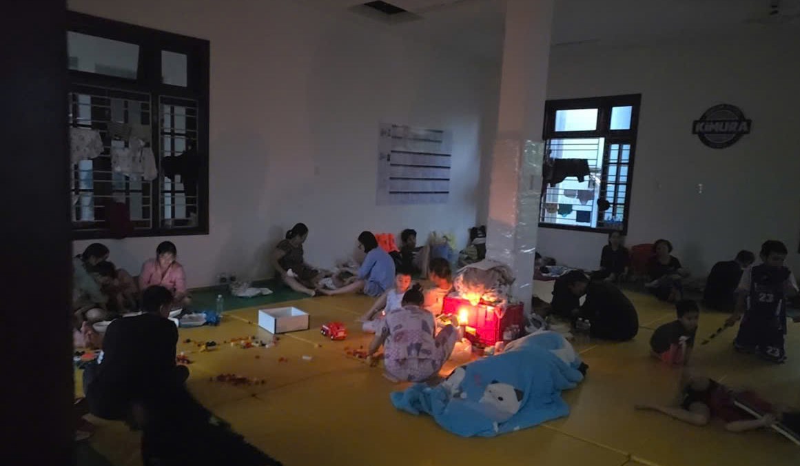 Ấm lòng những ‘trạm sạc 0 đồng’ ở vùng lũ xứ Huế - 5