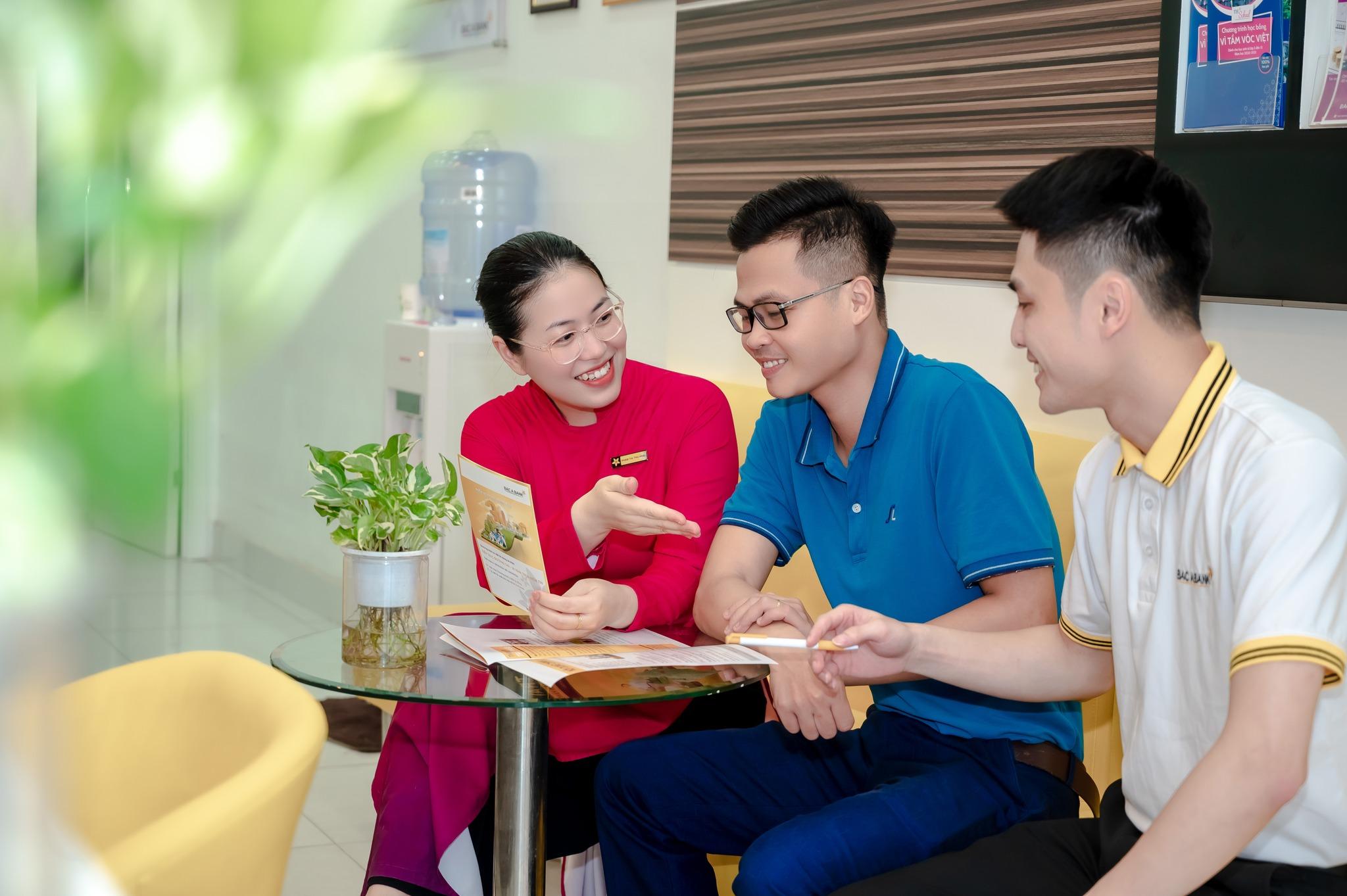 Fitch Ratings lần đầu xếp hạng tín nhiệm BAC A BANK ở mức B+ - 2