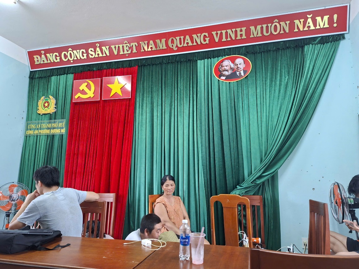 Ấm lòng những ‘trạm sạc 0 đồng’ ở vùng lũ xứ Huế - 2