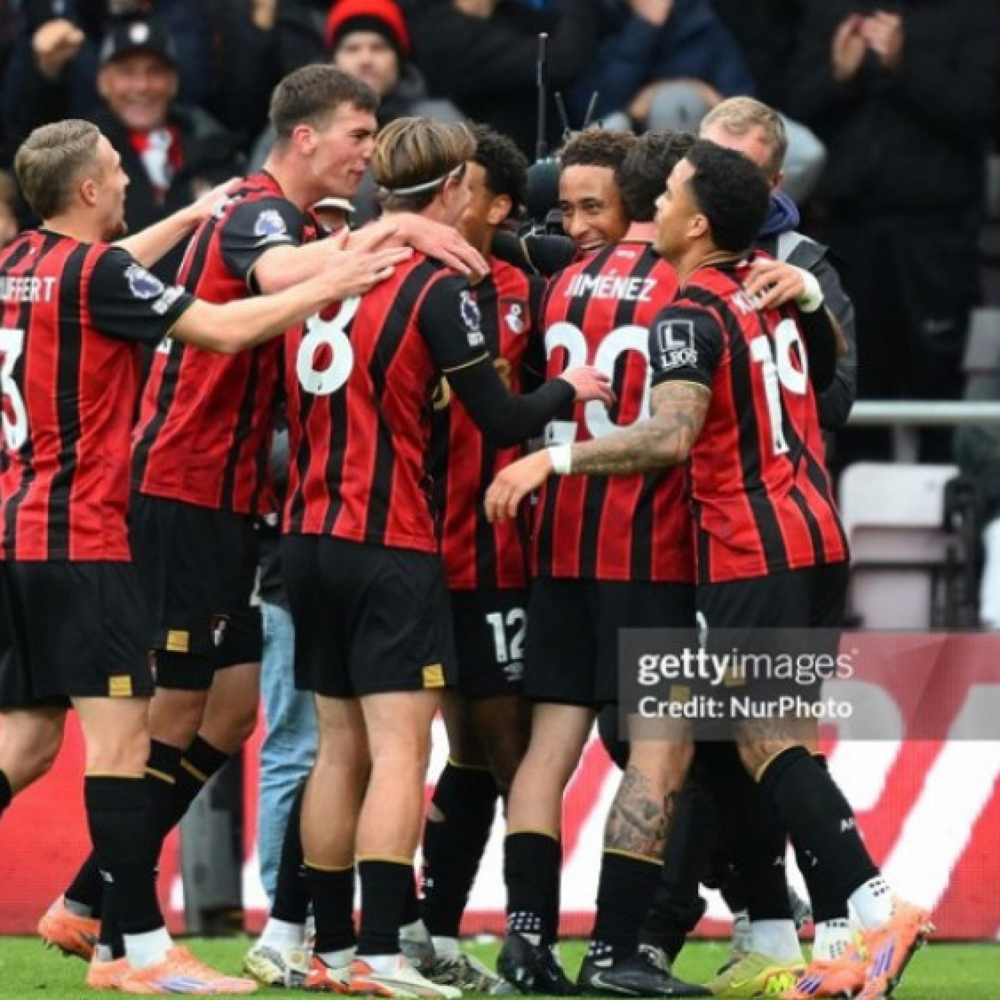 - Ngoại hạng Anh và sự khởi đầu kỳ lạ: Vì sao đội bóng nhỏ "đè đầu" các ông lớn?