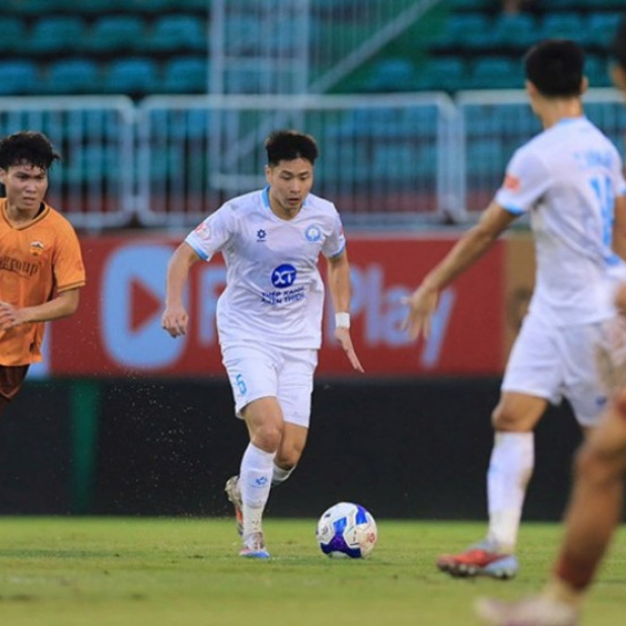 - Trực tiếp bóng đá HAGL - Nam Định: Thế trận hấp dẫn (V-League)