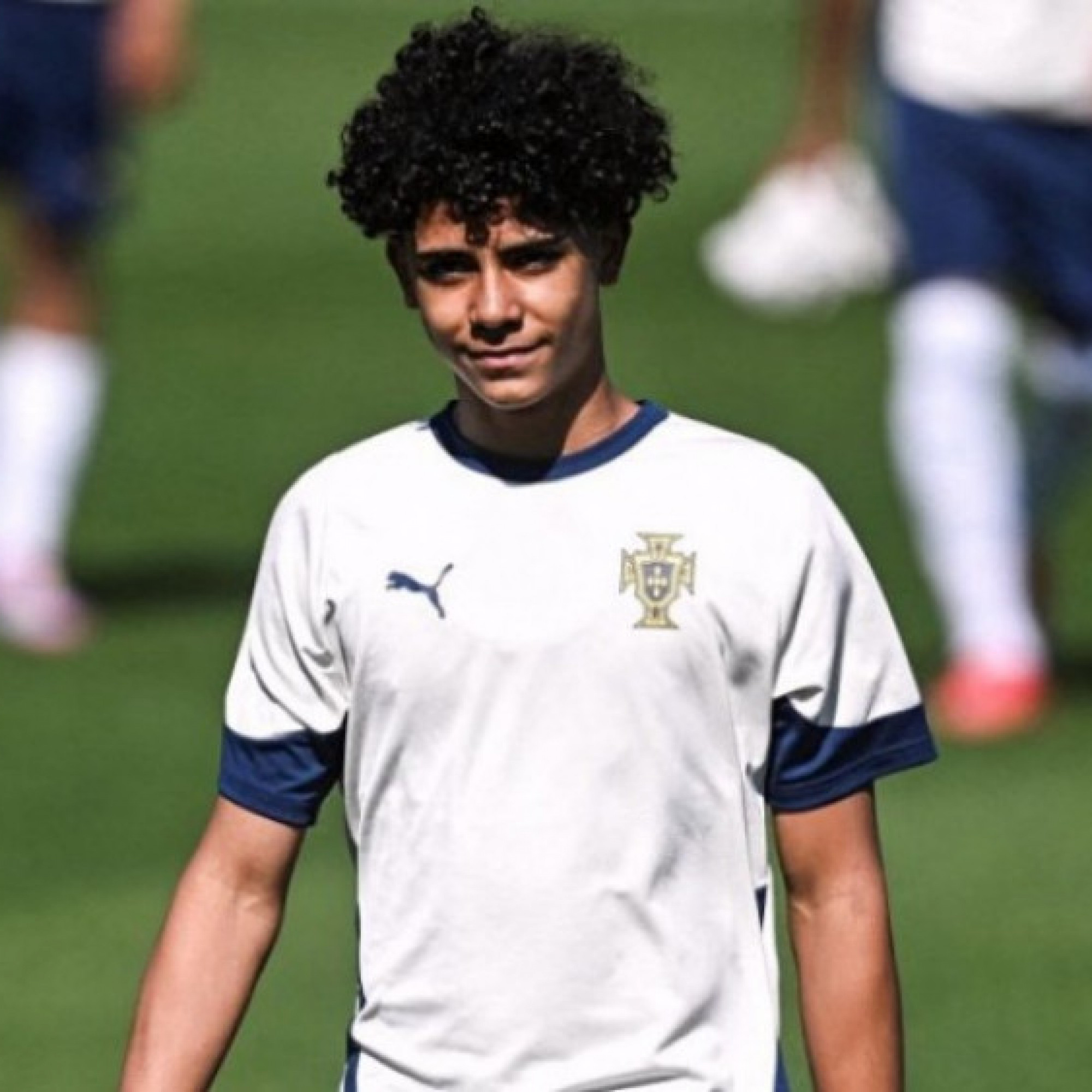  - Con trai Ronaldo ra mắt U16 Bồ Đào Nha, tiếp bước ông bố huyền thoại