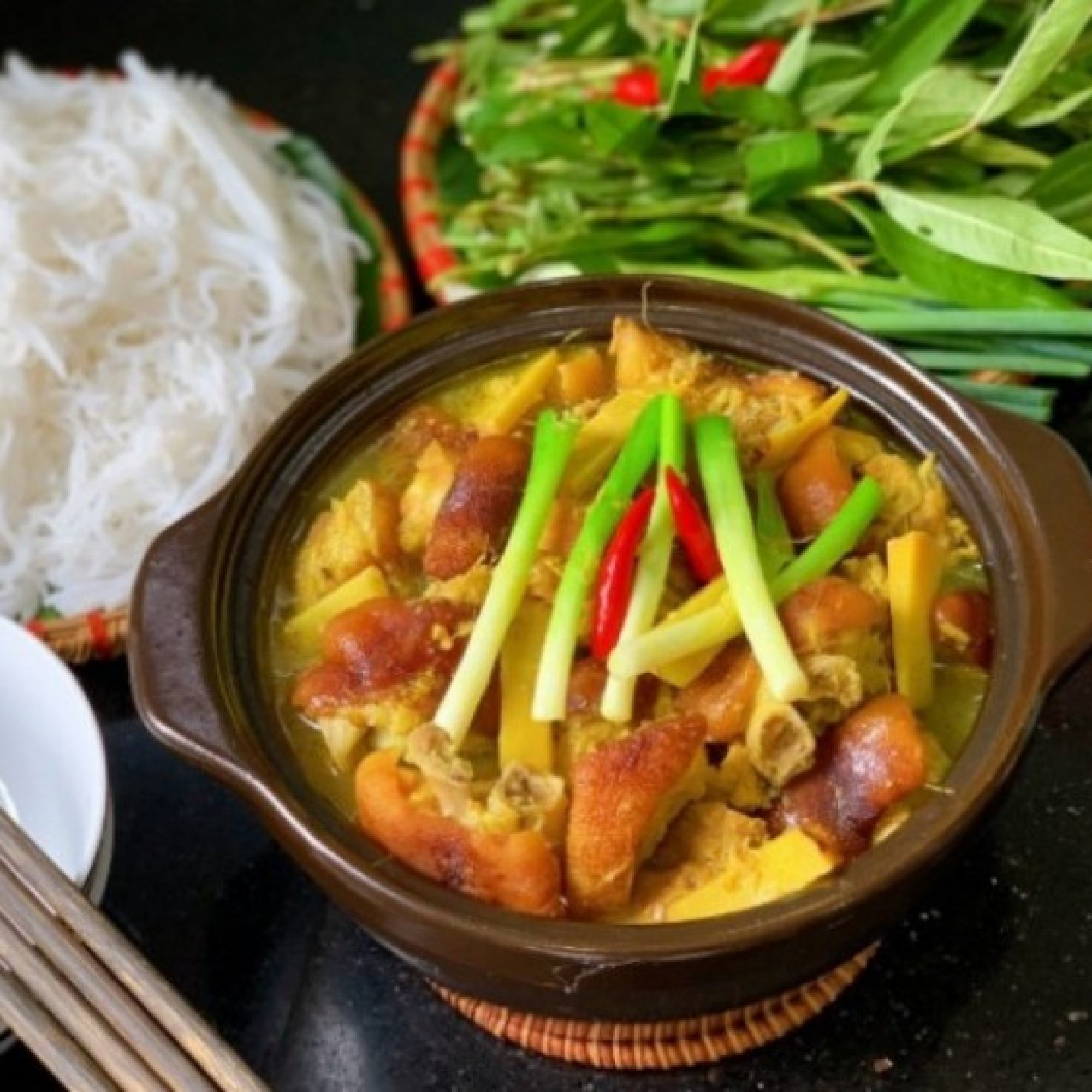  - Trời mưa lạnh, nấu nồi bún giả cầy thơm ngất ngây, ngon khó cưỡng