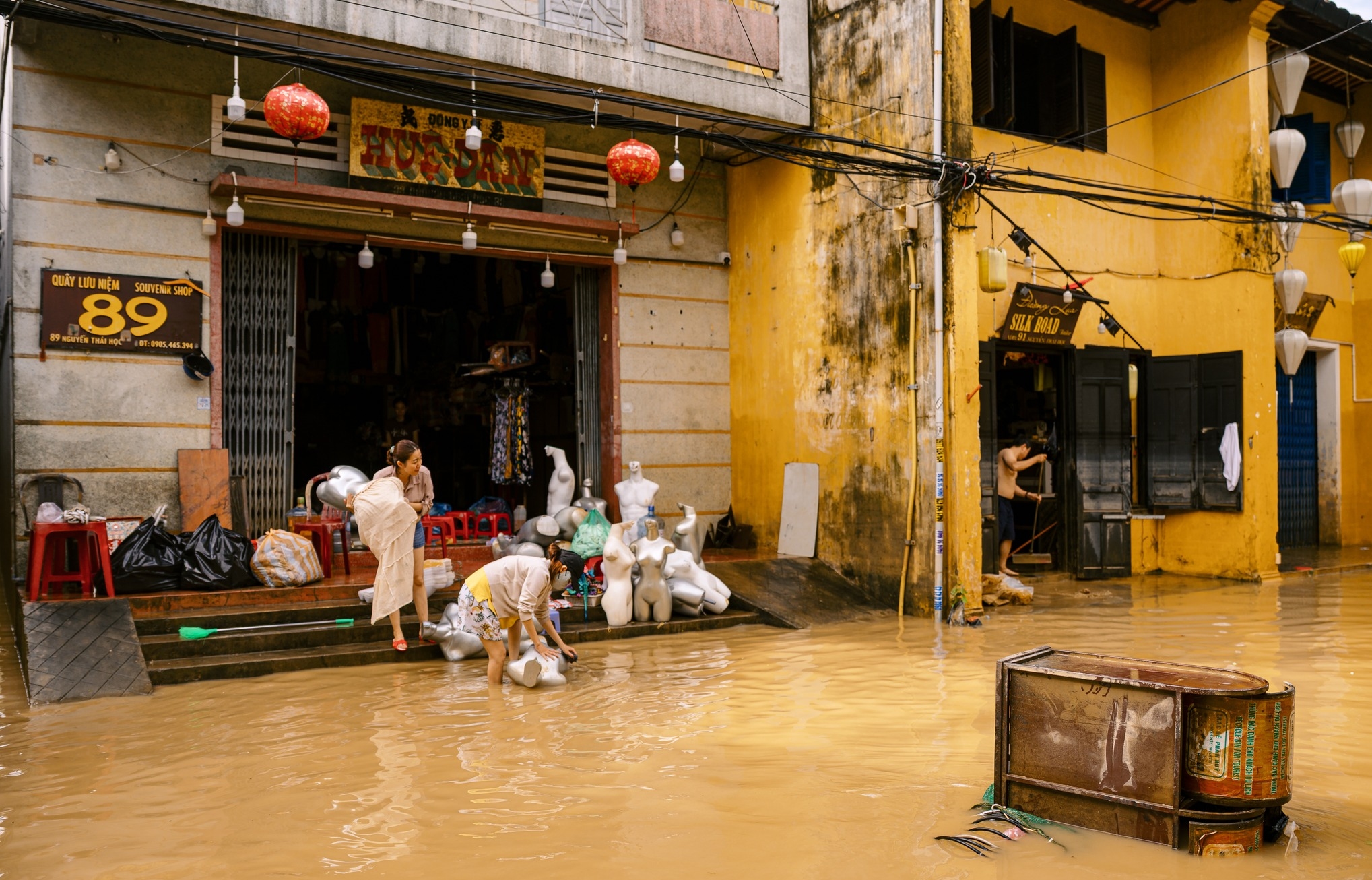 Hội An: Nước mắt trên phố và 'cơn đau' của di sản trăm tuổi - 9