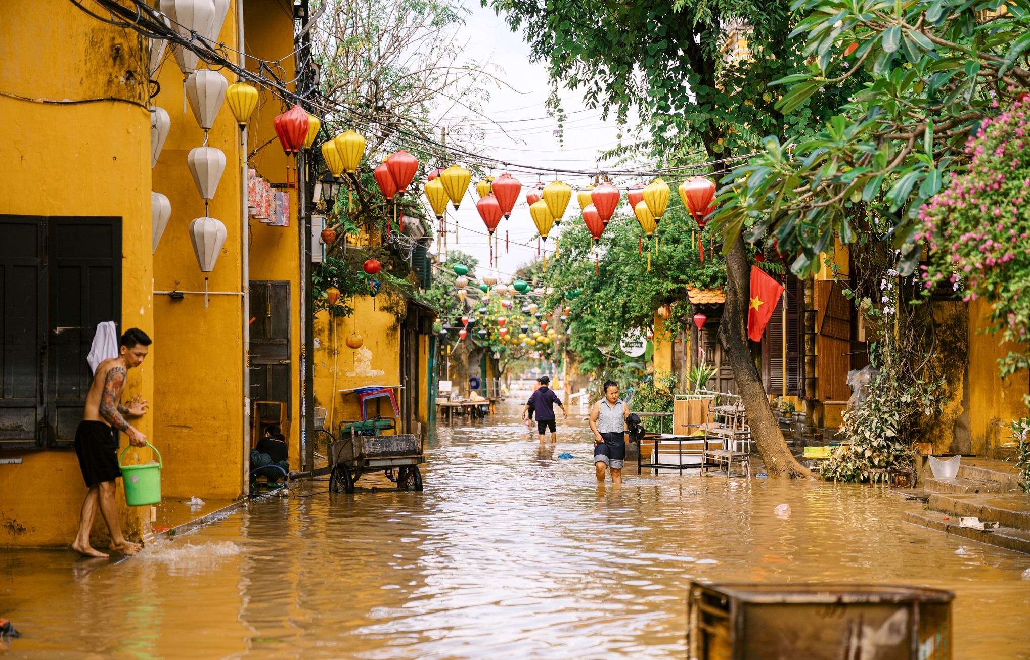 Hội An: Nước mắt trên phố và 'cơn đau' của di sản trăm tuổi - 10