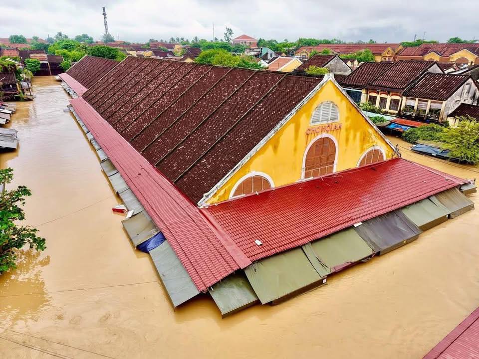 Hội An: Nước mắt trên phố và 'cơn đau' của di sản trăm tuổi - 16