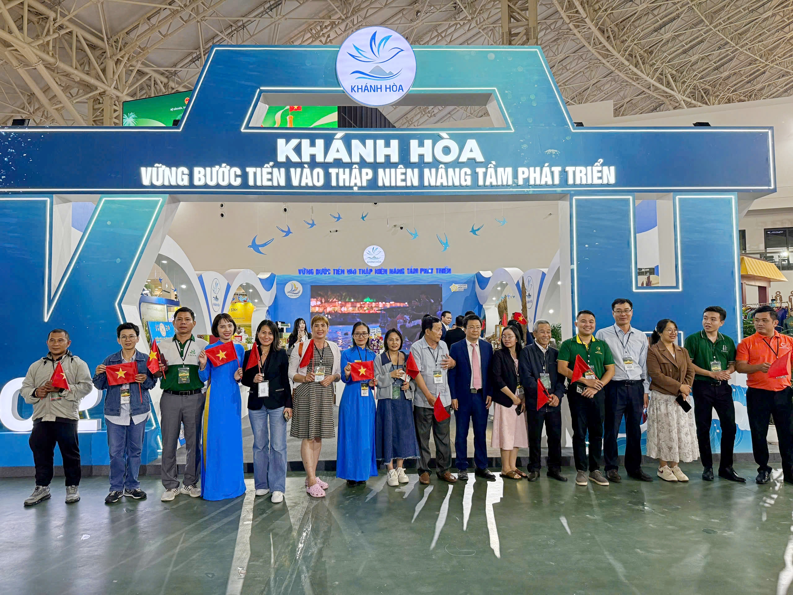 Du lịch Khánh Hòa tăng trưởng mạnh mẽ - 1