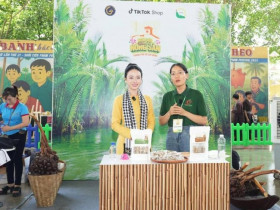 - TP.HCM: Đề xuất "Chợ nông sản số" và ưu tiên vốn cho nông dân để giải quyết rủi ro thị trường