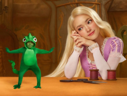  - Châu Bùi và Binz hóa thân thành công chúa Rapunzel và tắc kè Pascal dịp Halloween