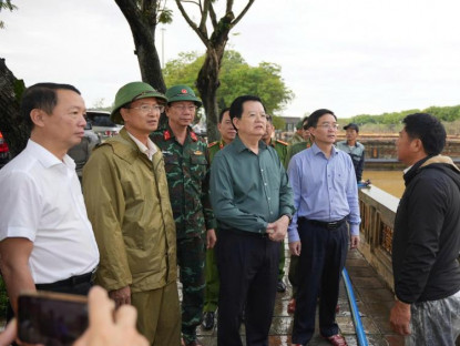 - Phó Thủ tướng Mai Văn Chính kiểm tra công tác khắc phục mưa lũ tại Đại Nội Huế