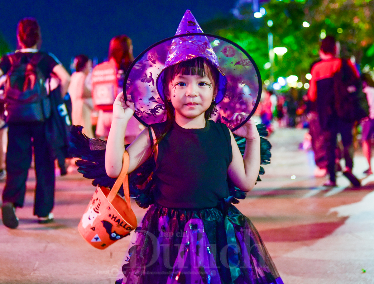 Đêm Quảng trường phù thủy, yêu tinh cùng cô tiên tưng bừng trẩy hội ma quái - 1
