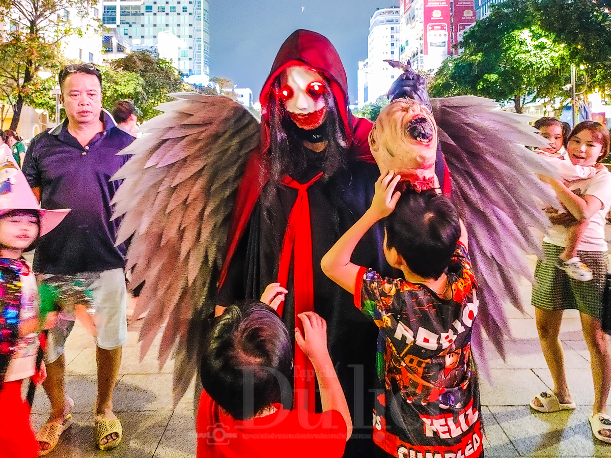 Đêm Quảng trường phù thủy, yêu tinh cùng cô tiên tưng bừng trẩy hội ma quái - 3