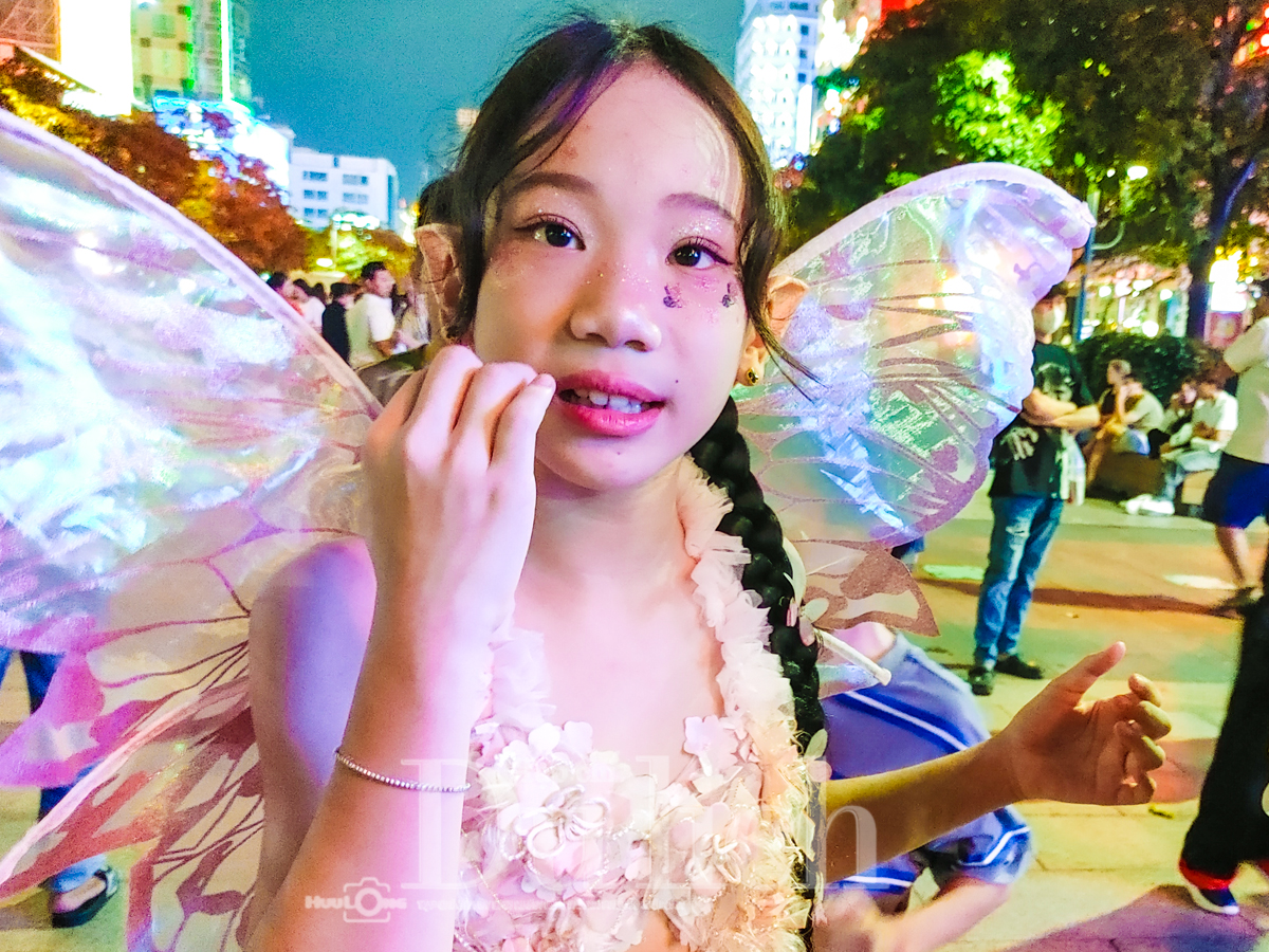 Đêm Quảng trường phù thủy, yêu tinh cùng cô tiên tưng bừng trẩy hội ma quái - 4