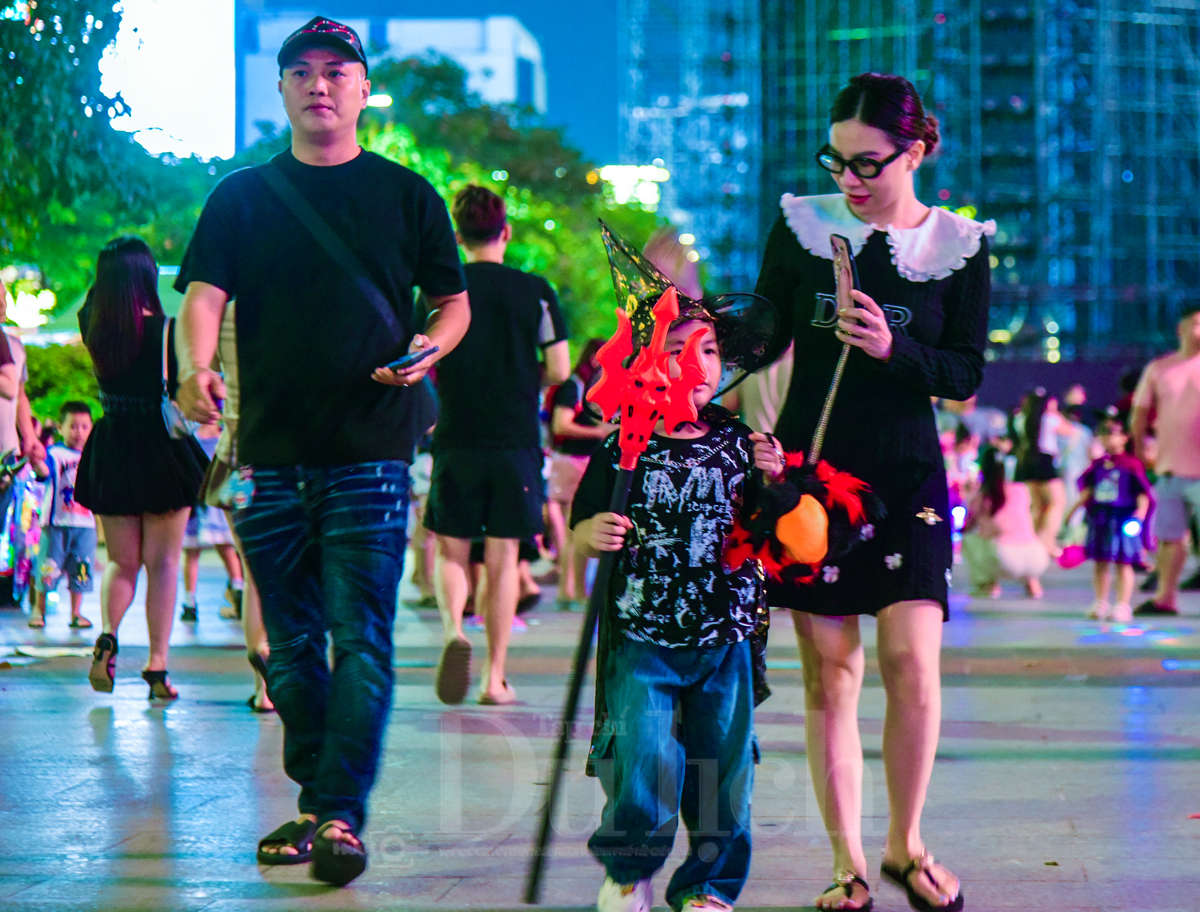 Đêm Quảng trường phù thủy, yêu tinh cùng cô tiên tưng bừng trẩy hội ma quái - 6