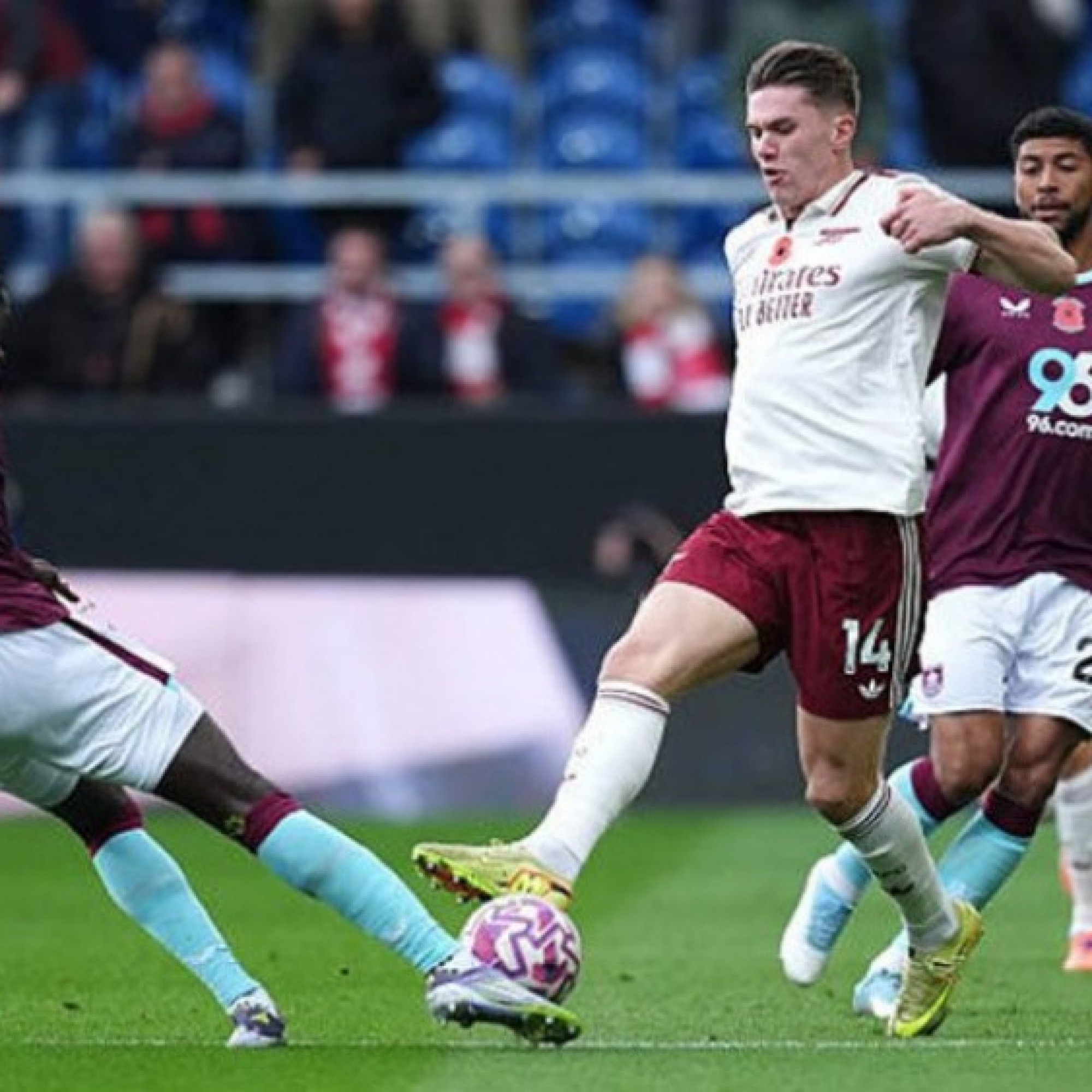  - Kết quả bóng đá Burnley - Arsenal: 2 cú đánh đầu không thể cản phá (Ngoại hạng Anh)