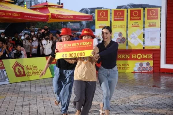 Quách Tuấn Du xúc động nhớ tuổi thơ đi bán bánh dạo, đồng cảm với cô bé mồ côi ở “Mái ấm gia đình Việt” - 6