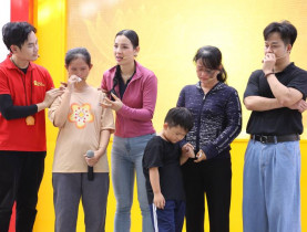 - Quách Tuấn Du xúc động nhớ tuổi thơ đi bán bánh dạo, đồng cảm với cô bé mồ côi ở “Mái ấm gia đình Việt”