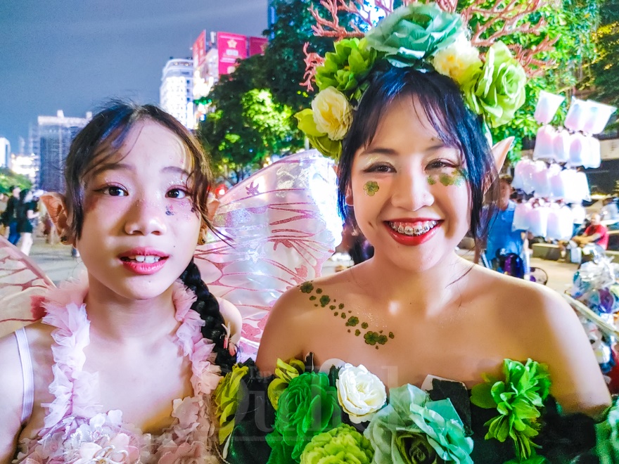 Đêm Quảng trường phù thủy, yêu tinh cùng cô tiên tưng bừng trẩy hội ma quái - 2