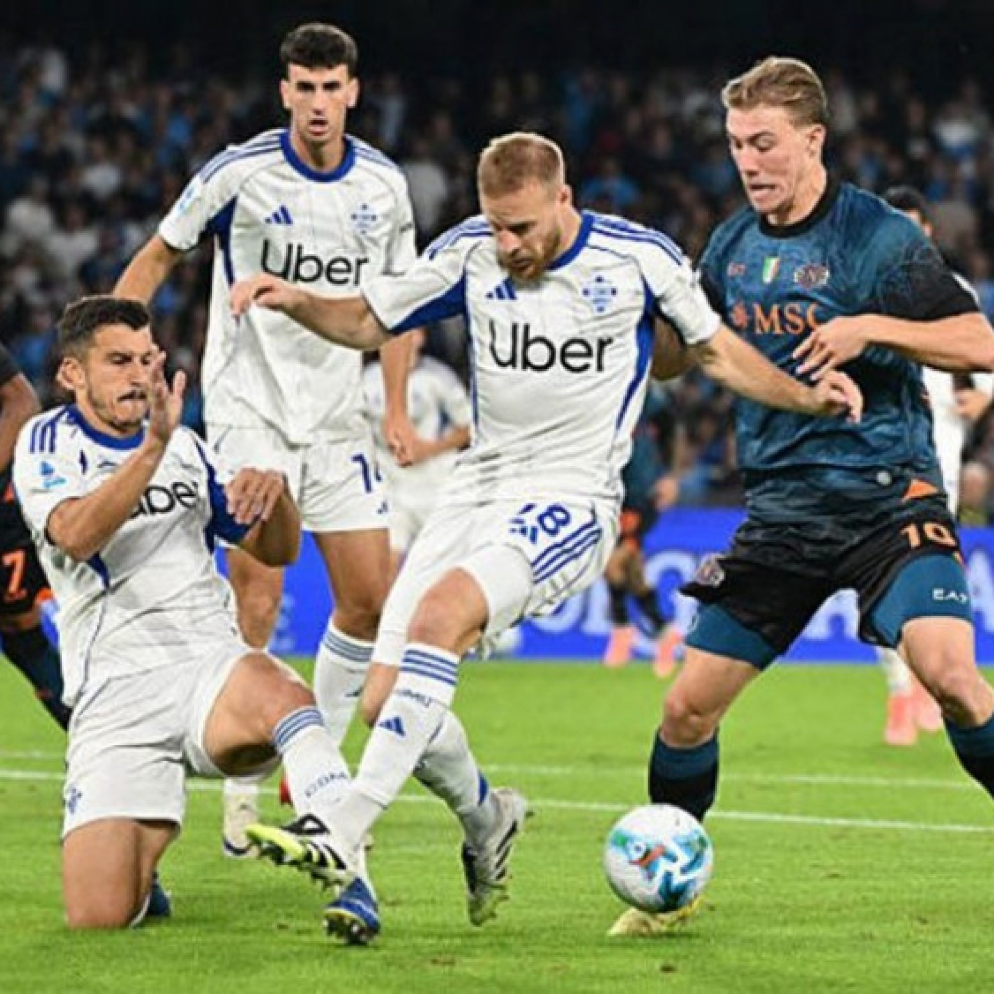  - Video bóng đá Napoli - Como: Thoát thua với quả penalty (Serie A)