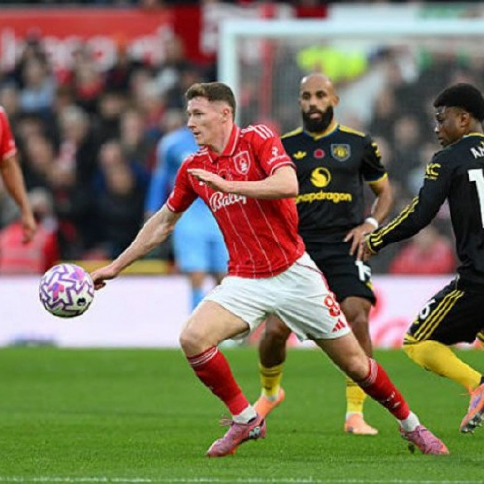  - Nóng bảng xếp hạng Ngoại hạng Anh: MU lên nhì bảng rồi lại đi xuống, Liverpool trở lại top 3