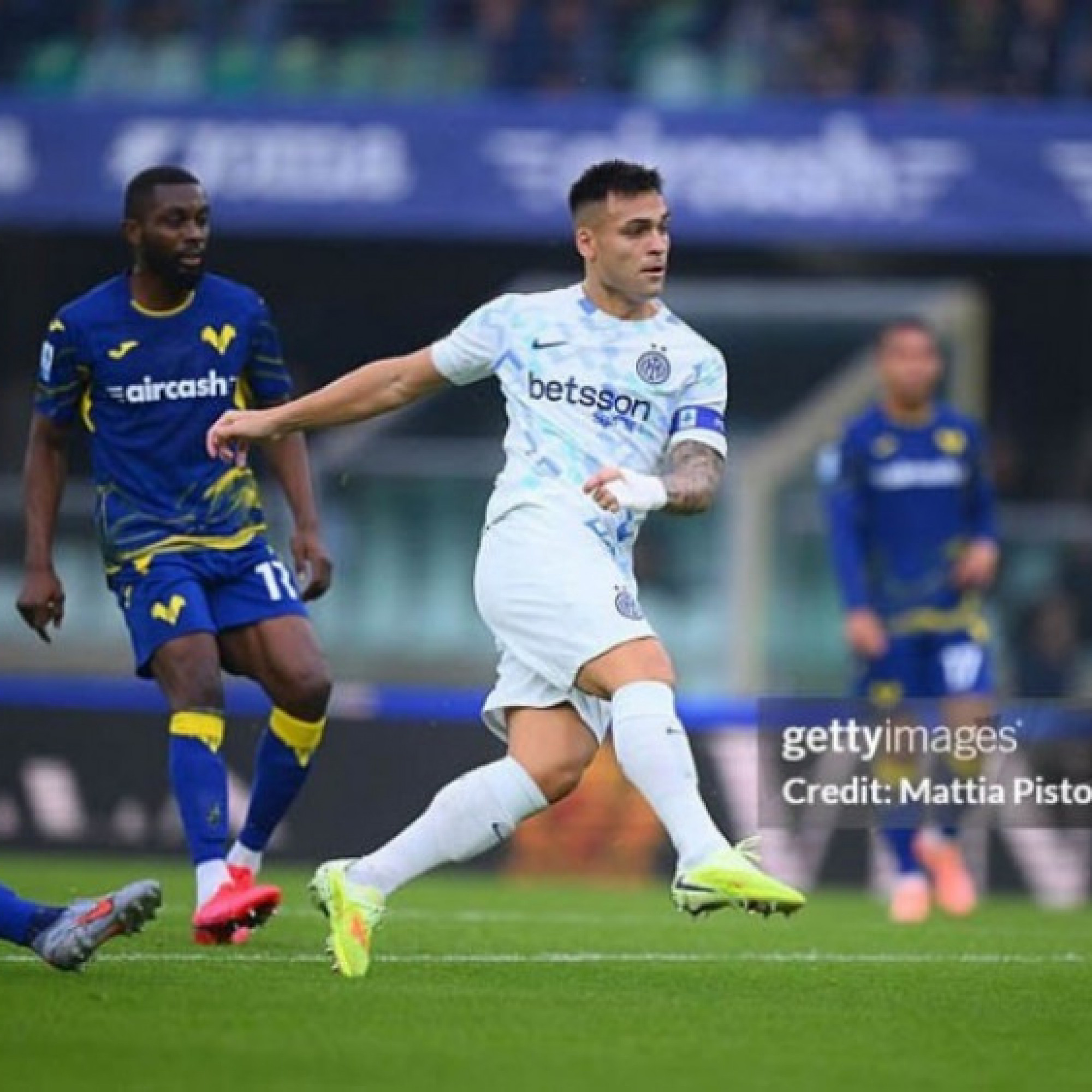 Trực tiếp bóng đá Verona - Inter Milan: Bàn phản lưới bất ngờ (Serie A) (Hết giờ)