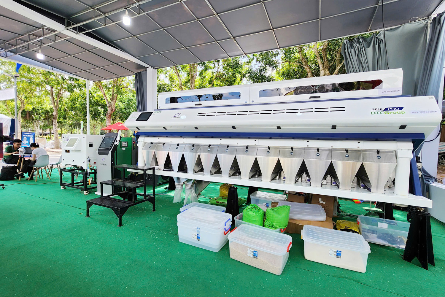 Doanh nghiệp du lịch mang gạo ST25 hữu cơ đến Lễ hội Oóc Om Bóc - 2