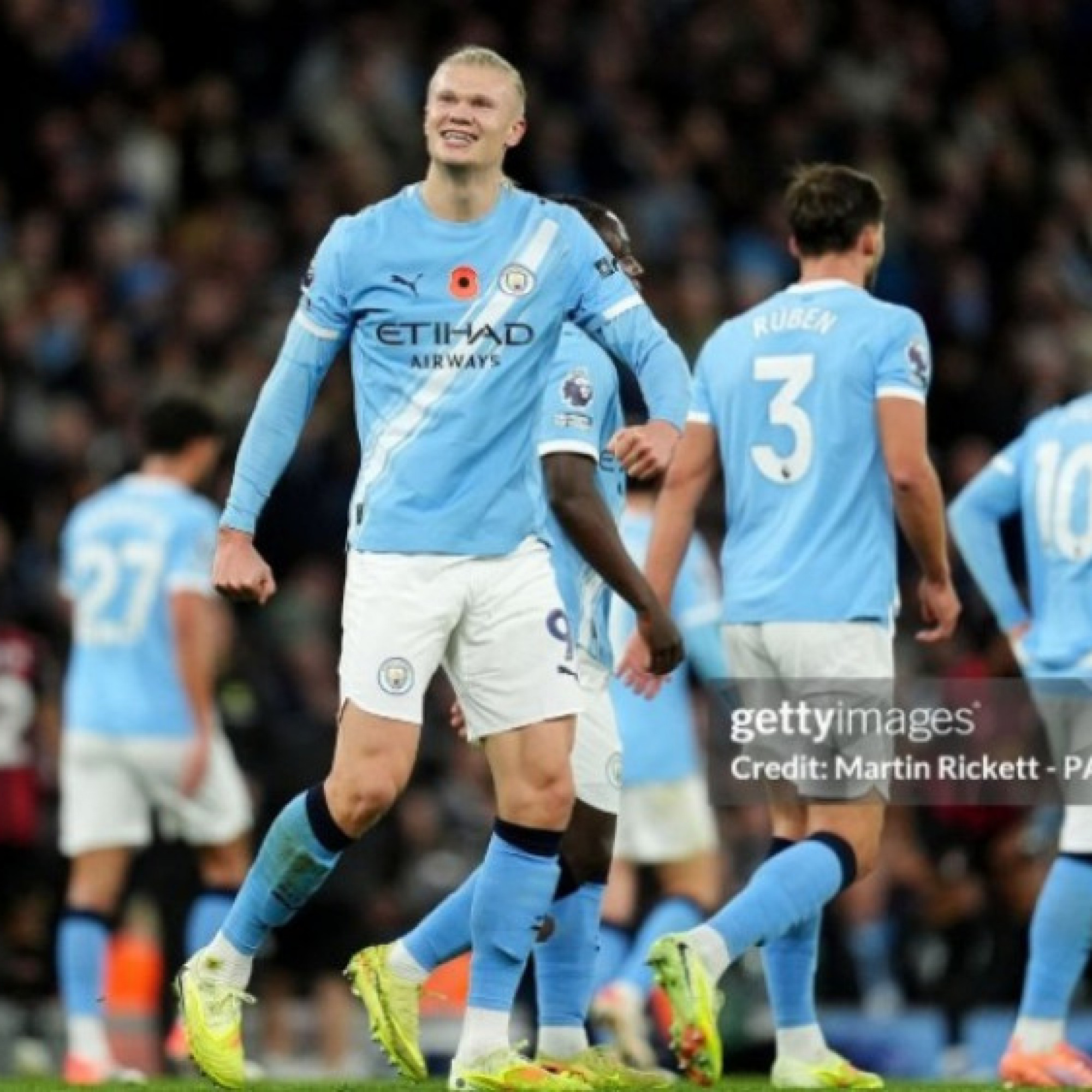  - Nóng bảng xếp hạng Ngoại hạng Anh: Man City nhảy liền 6 bậc, vươn lên thứ 2