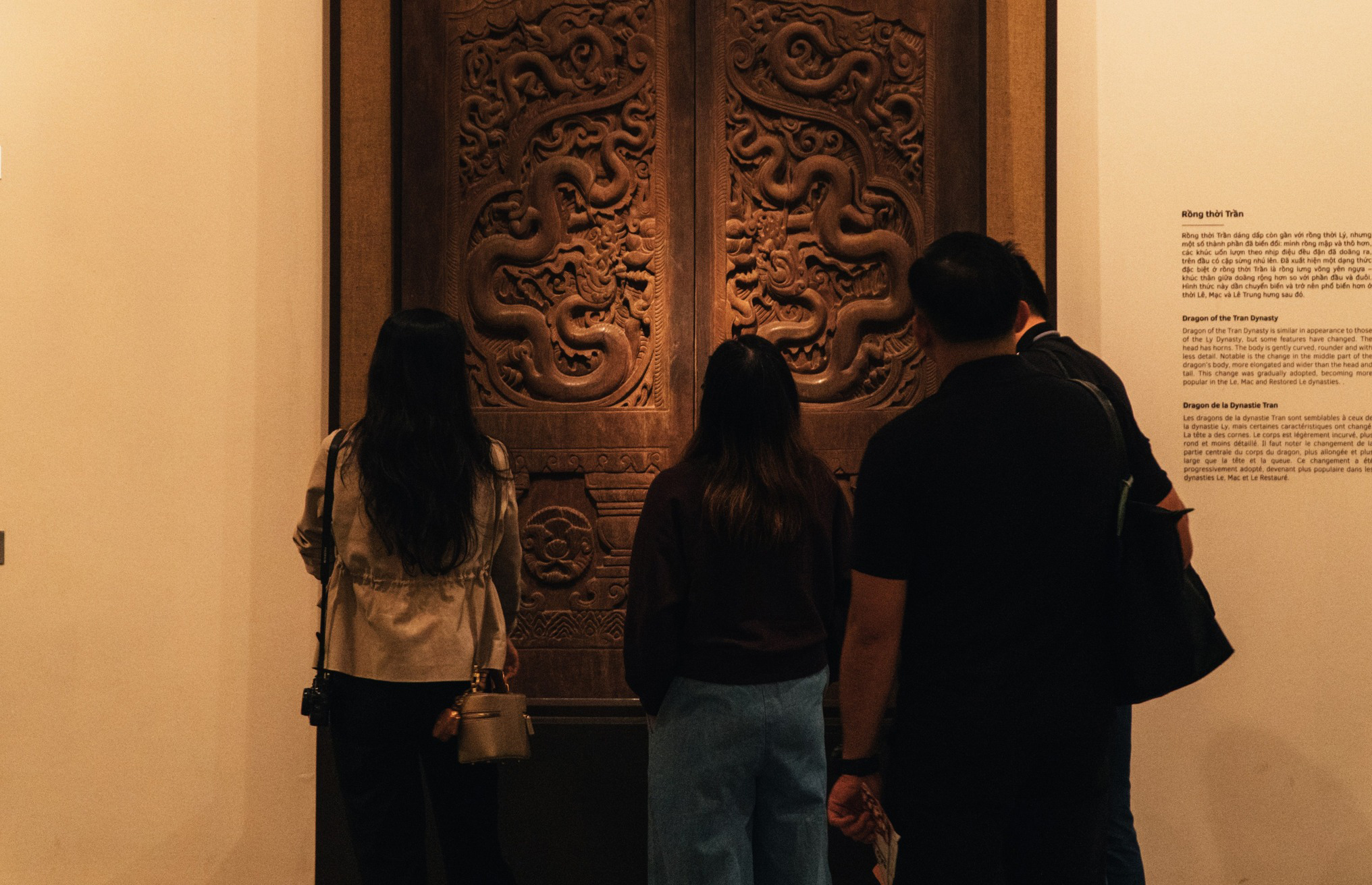 Tour 'Đêm bảo tàng' đầu tiên ở Việt Nam: Hiện vật được 'đánh thức' - 1