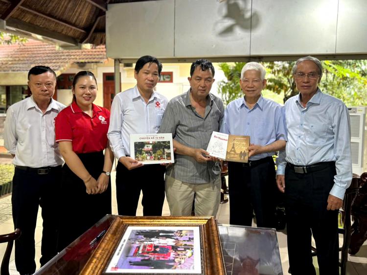 Thăm người lãnh đạo giản dị giữa làng quê