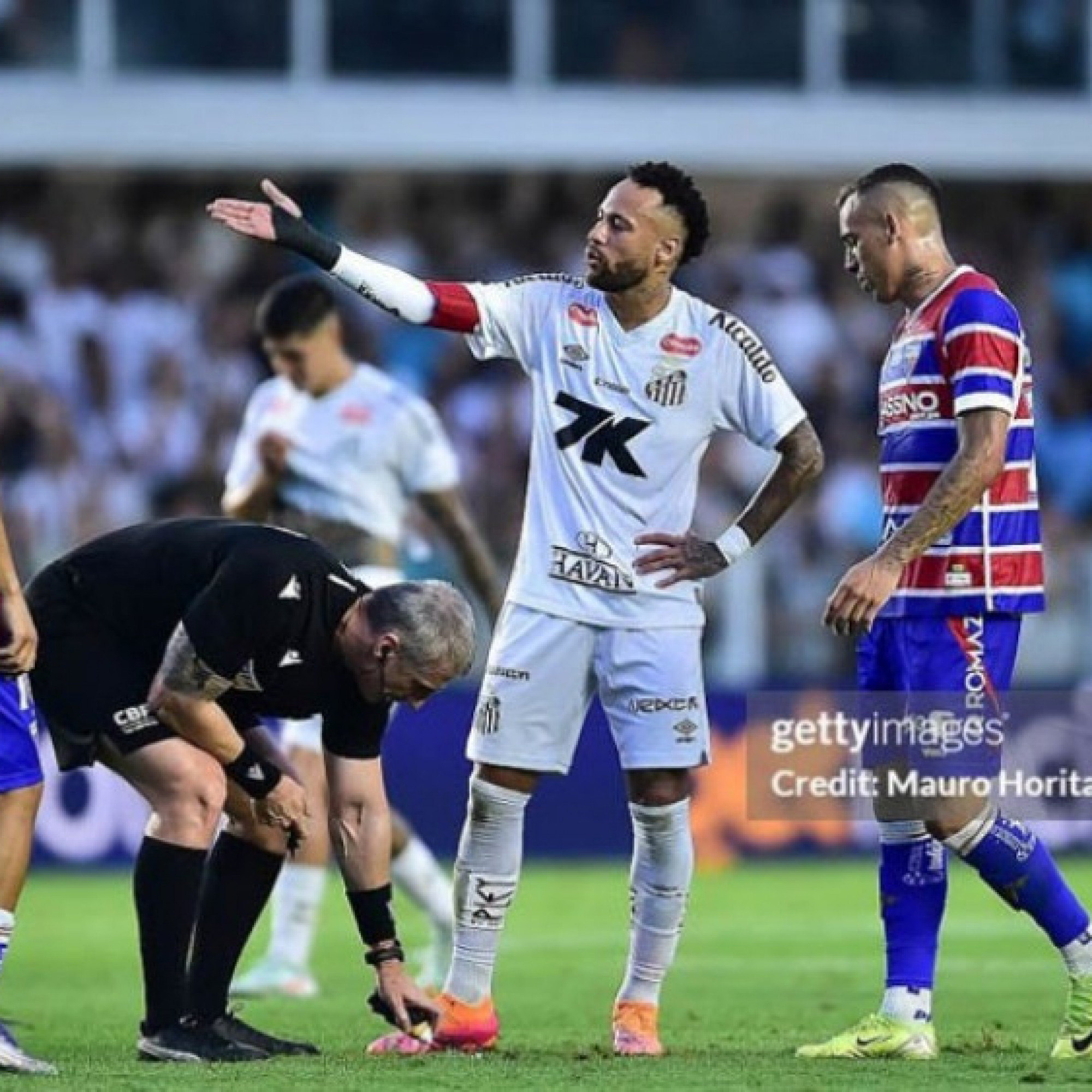  - Tin mới nhất bóng đá sáng 4/11: HLV Ancelotti lại loại bỏ Neymar khỏi ĐT Brazil