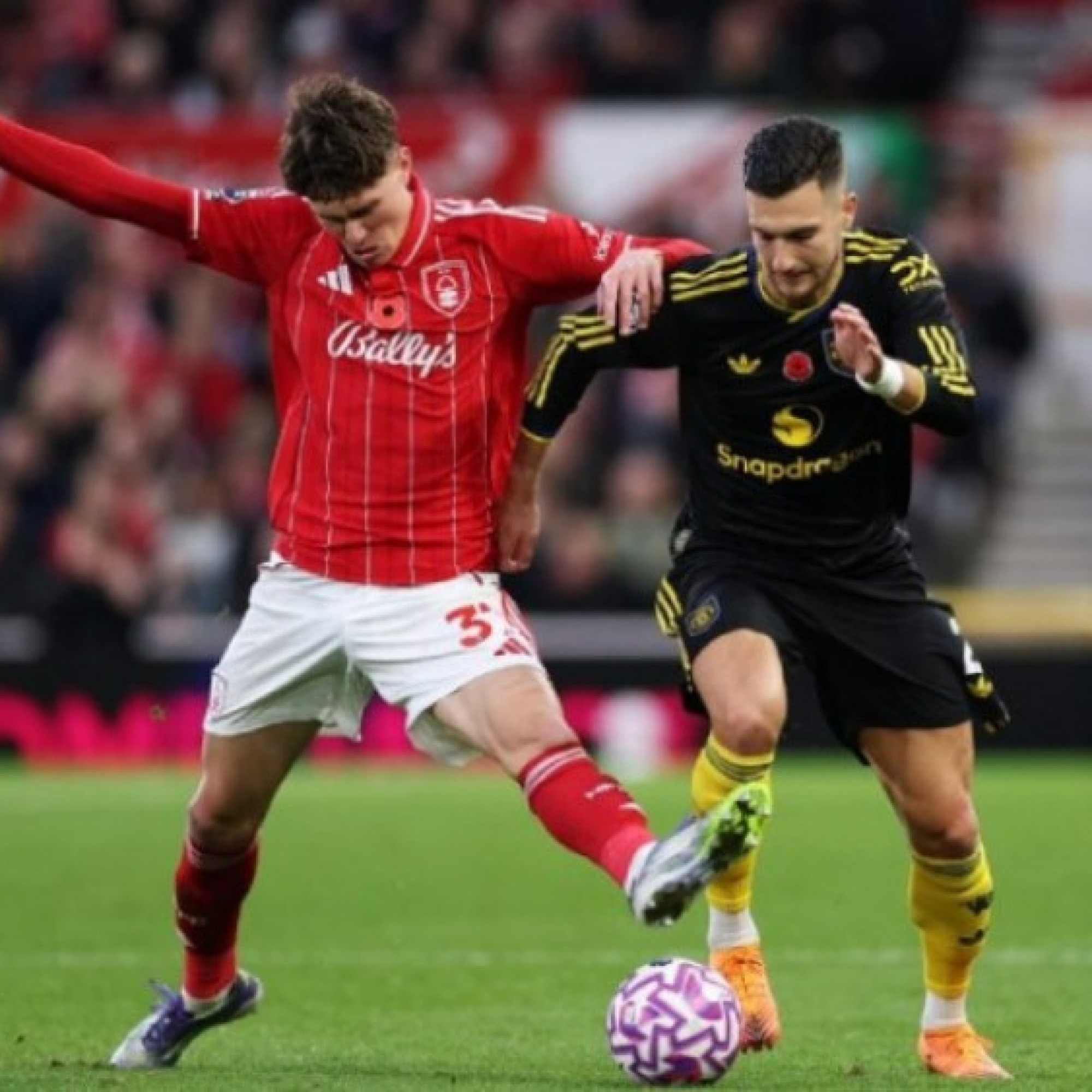  - MU phơi bày “tử huyệt” trước Nottingham, giới chóp bu phải cứu Amorim