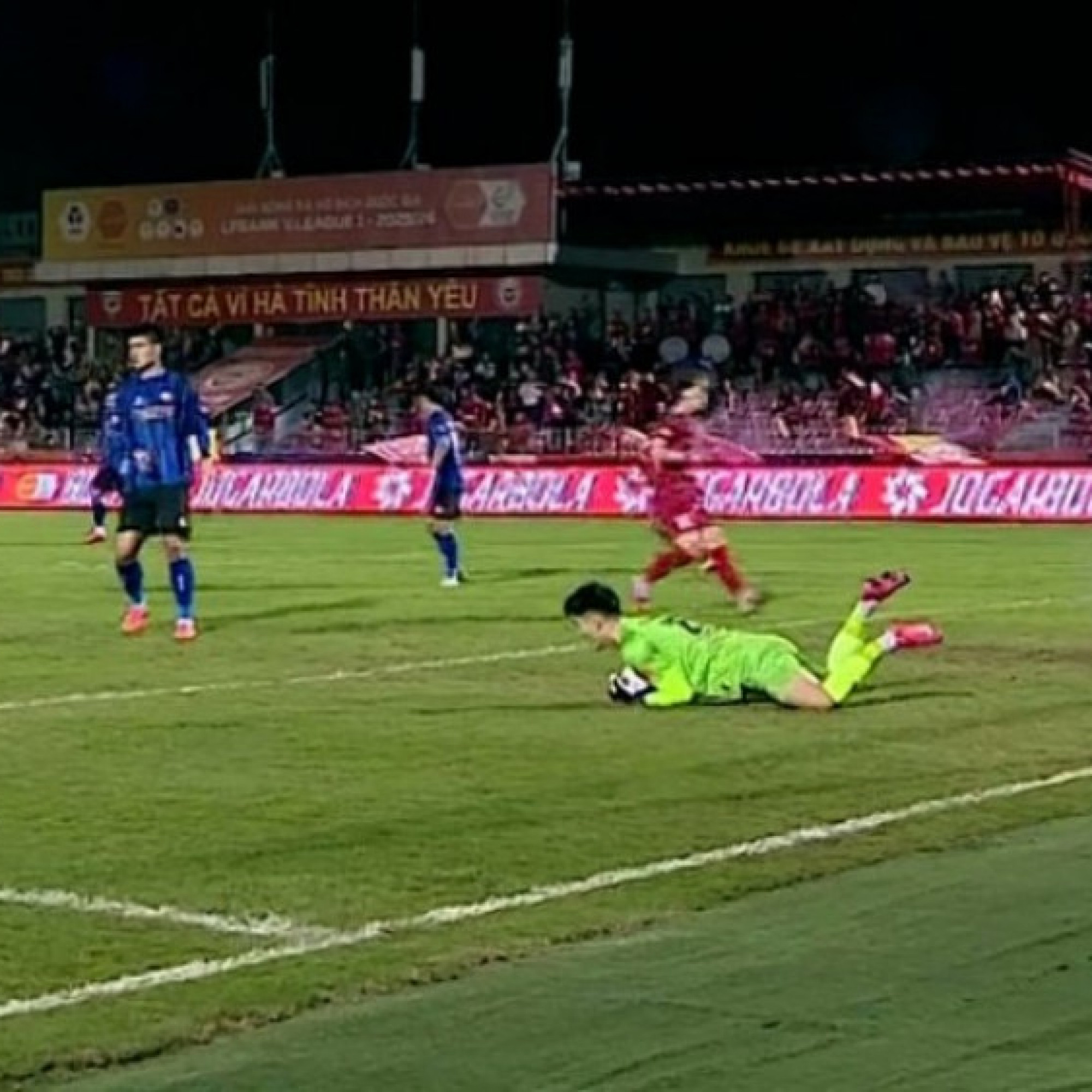  - Video bóng đá Hà Tĩnh - HAGL: Bước ngoặt phạt đền, ấn định phút 88 (V-League)