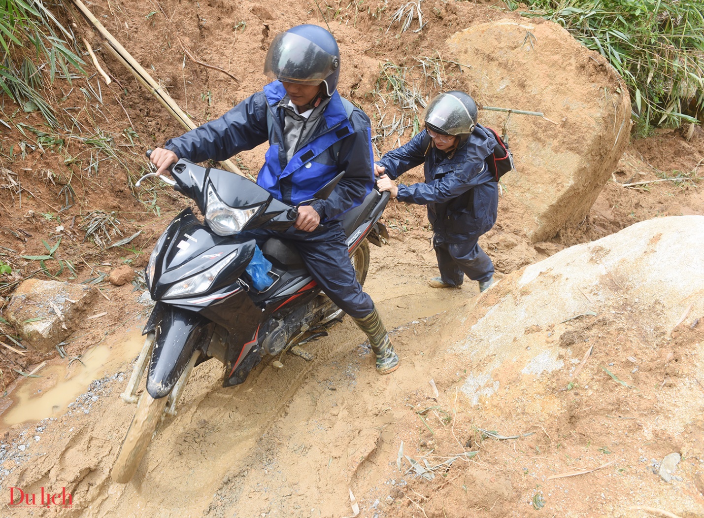 hiem nguy rinh rap nguoi dan vung lo nui - 4
