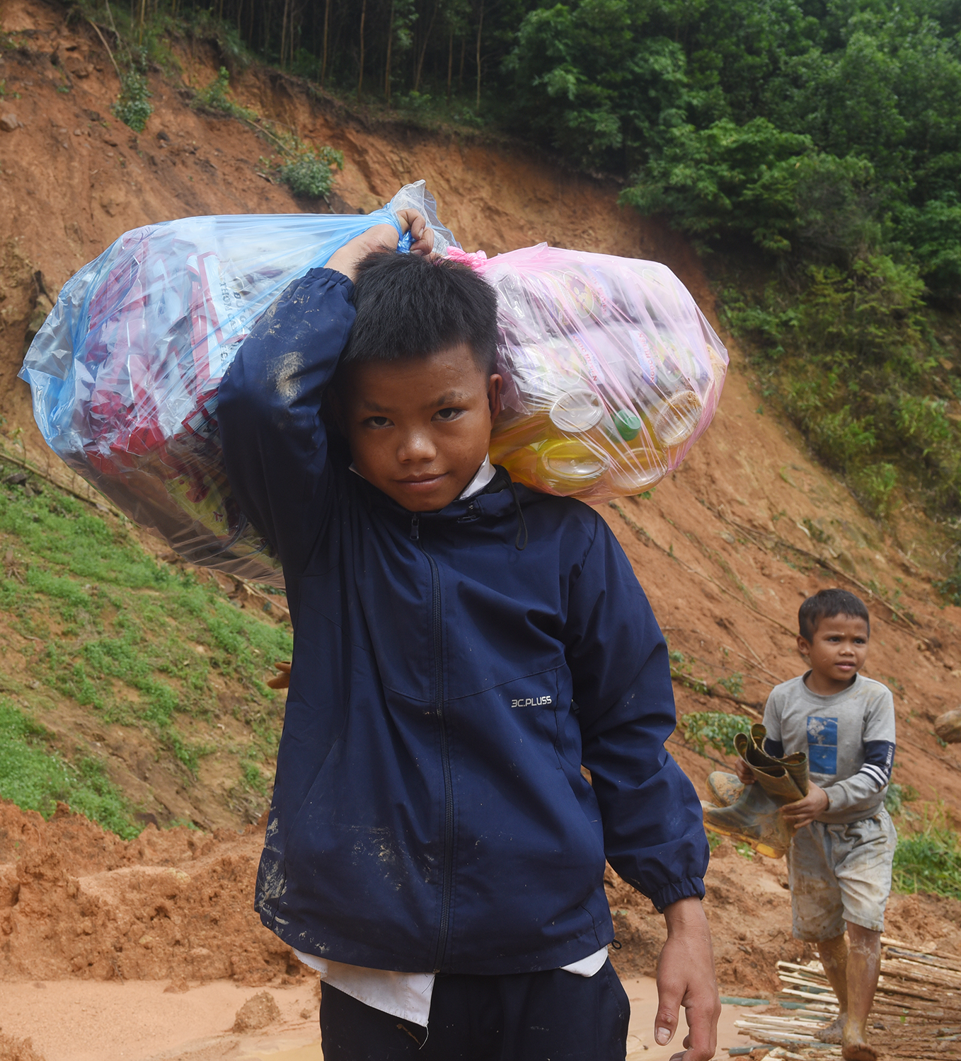 hiem nguy rinh rap nguoi dan vung lo nui - 8