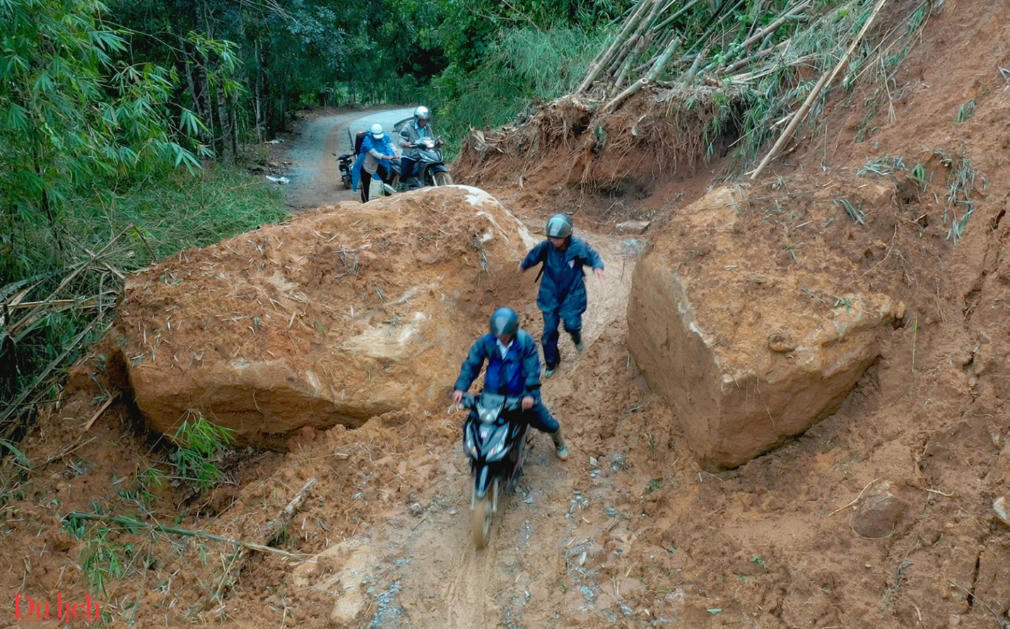 hiem nguy rinh rap nguoi dan vung lo nui - 3