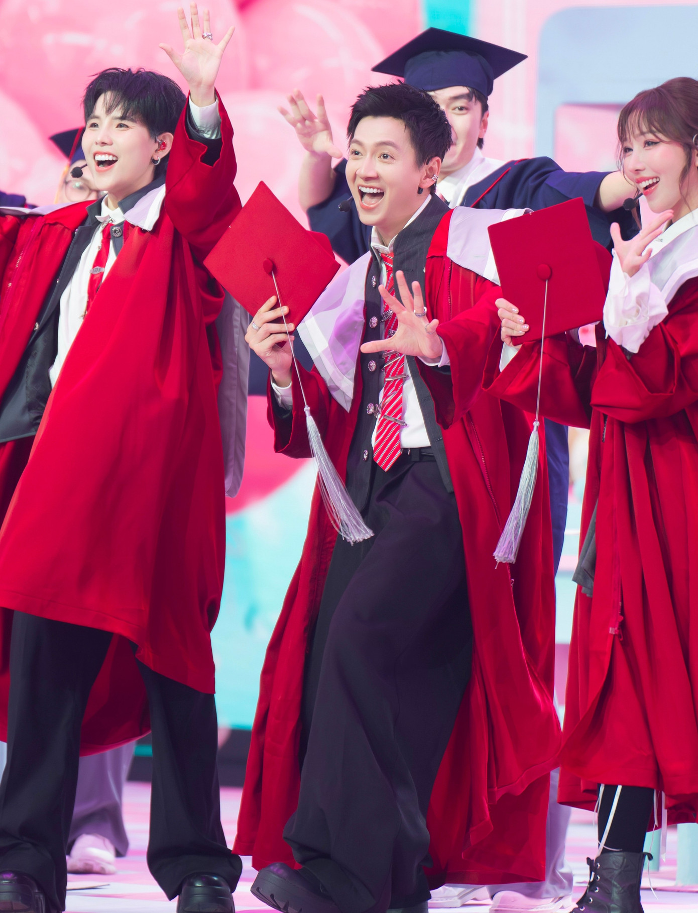 Ngô Kiến Huy lần đầu làm đội trưởng, nhận lời khen tuyệt đối từ MC Trấn Thành, Karik - 3