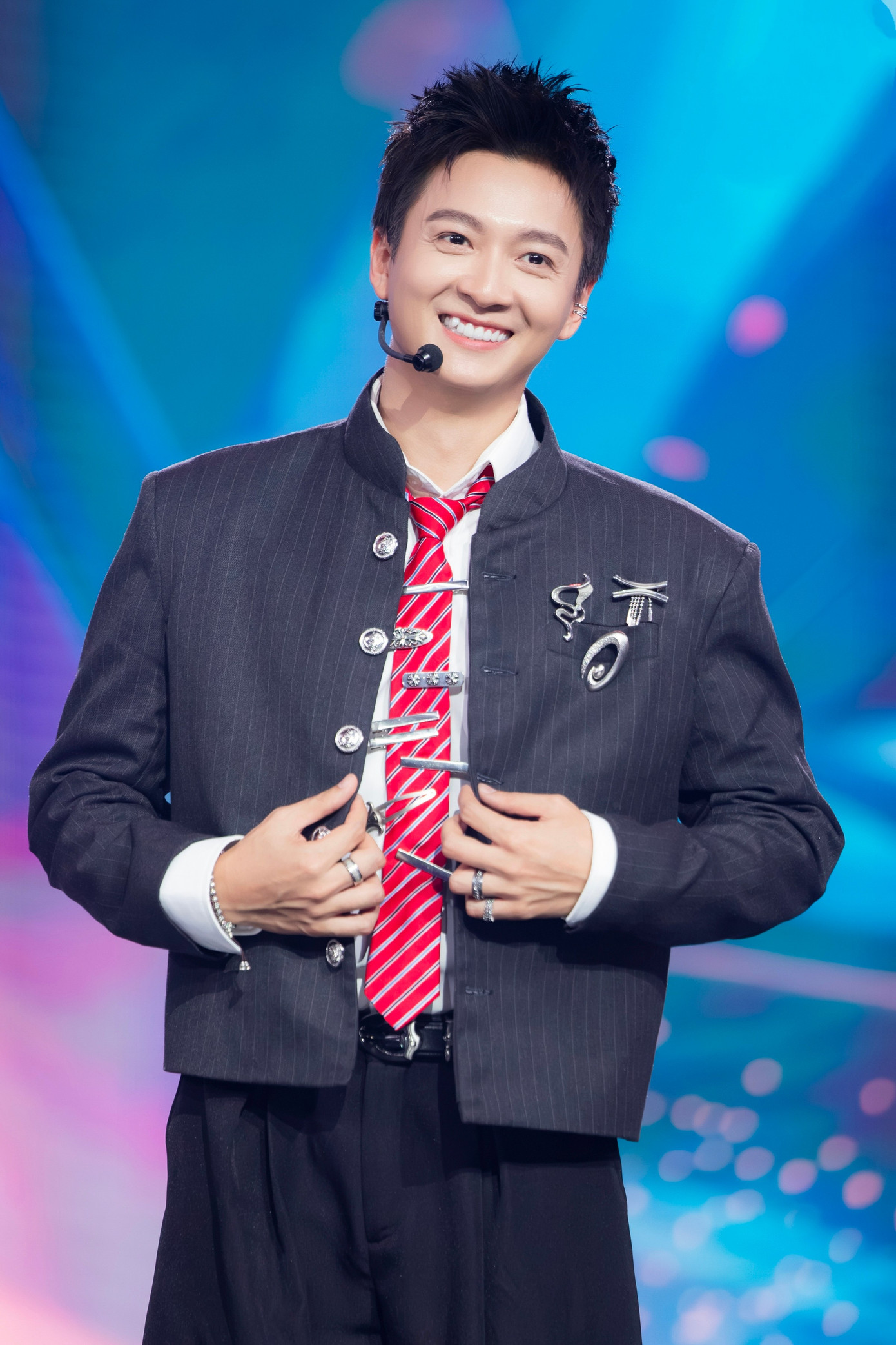 Ngô Kiến Huy lần đầu làm đội trưởng, nhận lời khen tuyệt đối từ MC Trấn Thành, Karik - 1