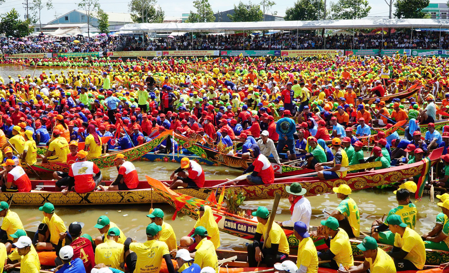 Hàng trăm nghìn du khách xem đua ghe ngo ở Cần Thơ - 4