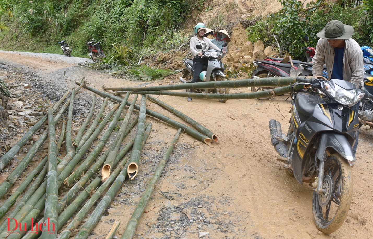 lam duong tam bang tre, nua lo o di lai qua vung lo nui - 4