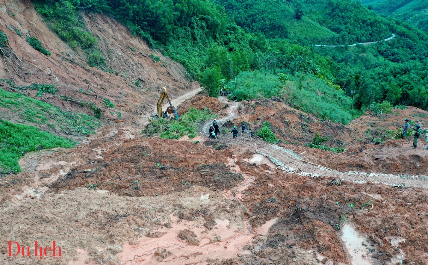 lam duong tam bang tre, nua lo o di lai qua vung lo nui - 2