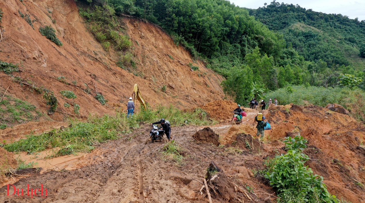 lam duong tam bang tre, nua lo o di lai qua vung lo nui - 1